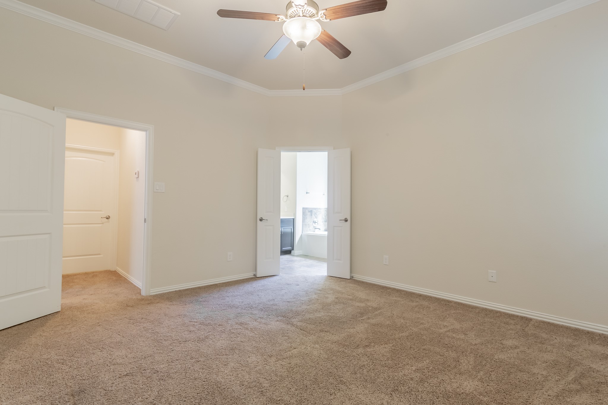 5 Iris Arbor Court Conroe, TX 77301 - Photo 23 of 35 an empty room with a ceiling fan and a window