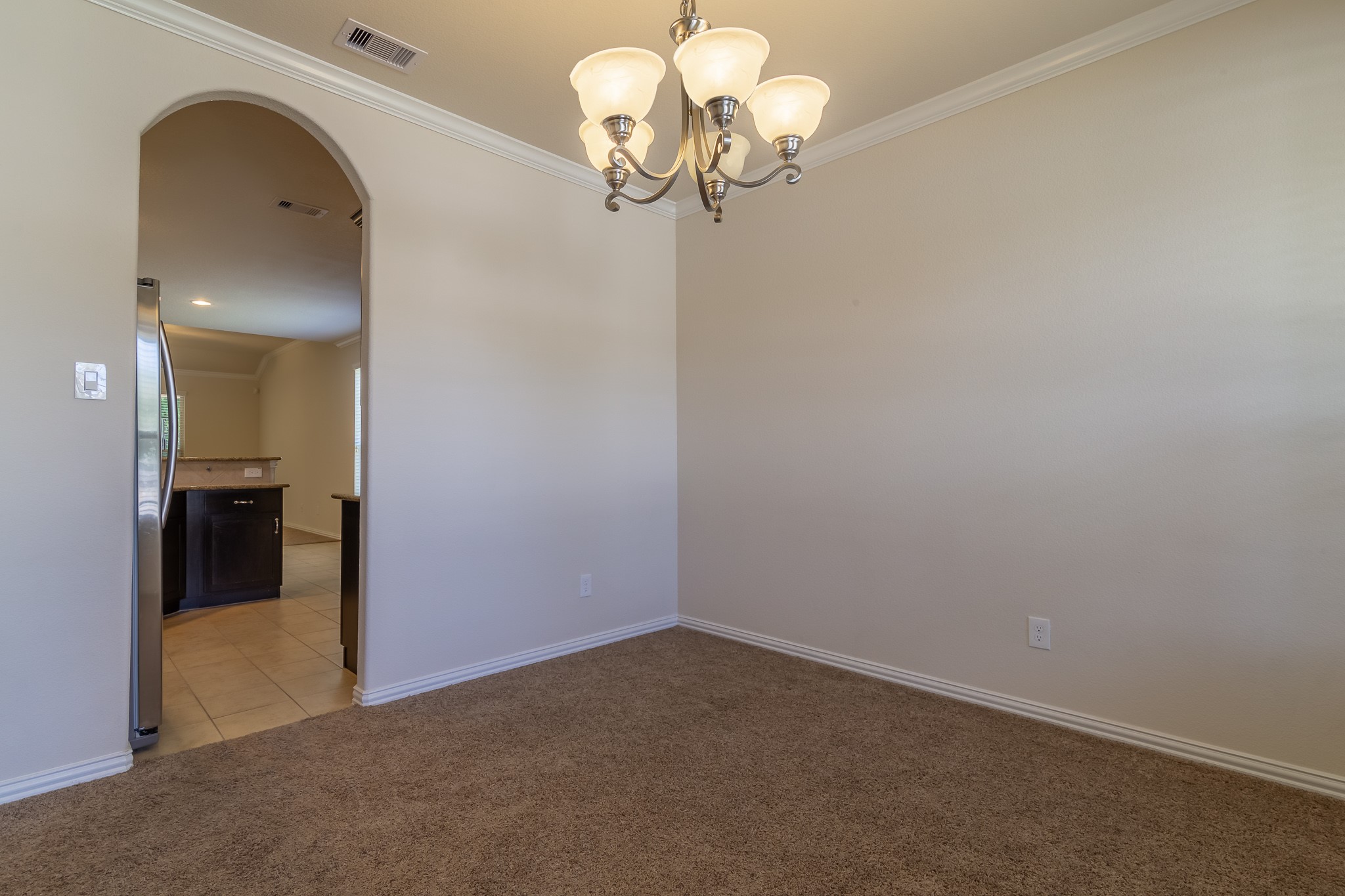 5 Iris Arbor Court Conroe, TX 77301 - Photo 9 of 35 a view of a hallway with a chandelier