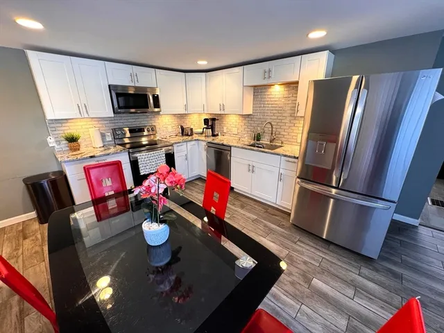 $3,300 | 60 Cedar Street, Unit B, Waltham, MA 02453