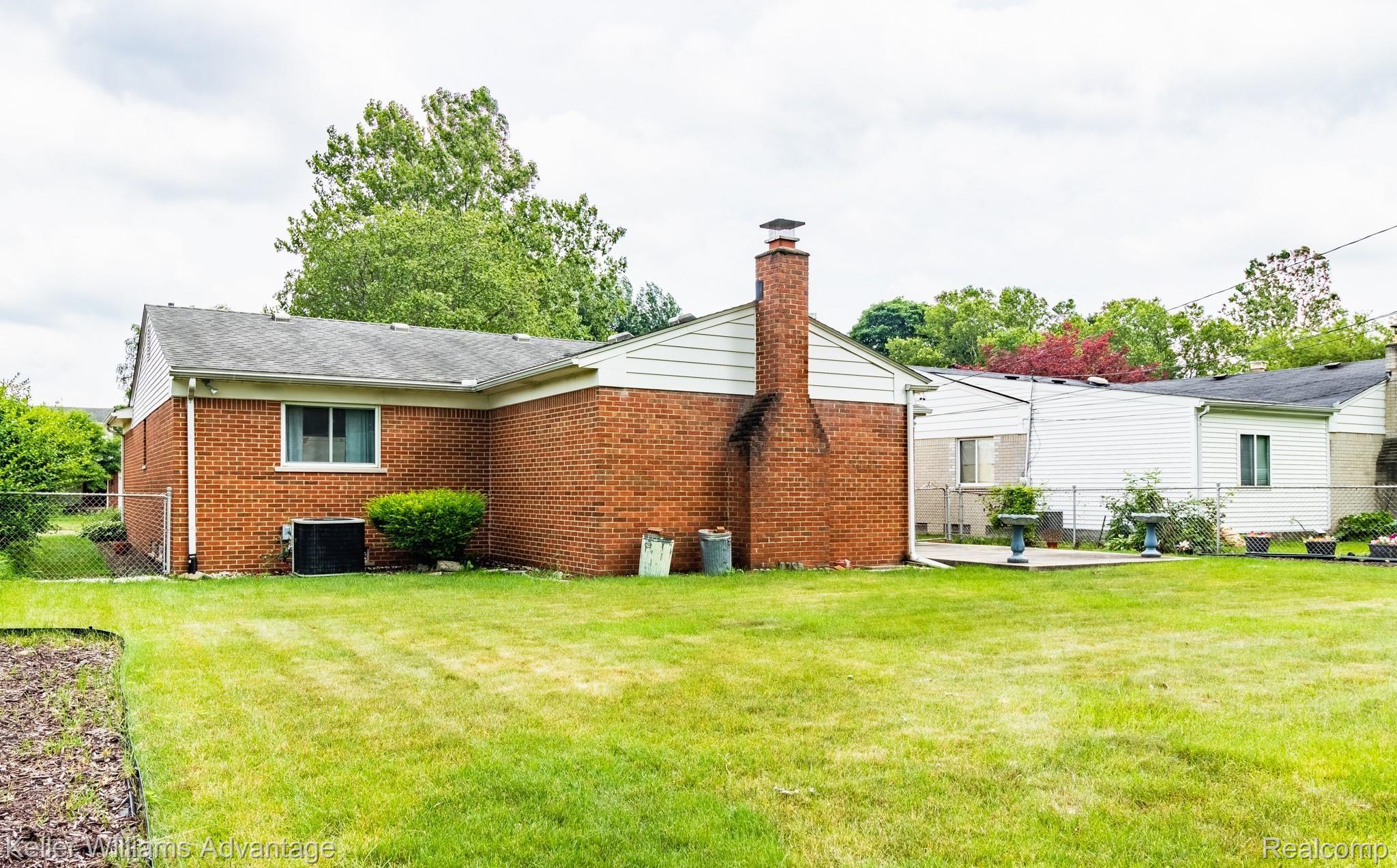 15603 Levan Road Livonia, MI 48154 - Photo 31 of 35 IMG_9202-HDR.JPG