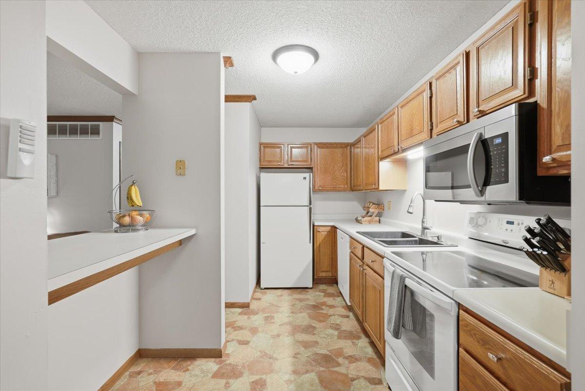 1381 Berry Ridge Road, Unit 404 Eagan, MN 55123 - Photo 7 of 25 Gallery Image 7