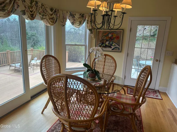 $650,000 | 5 Avalon Way, Guilderland, NY 12009