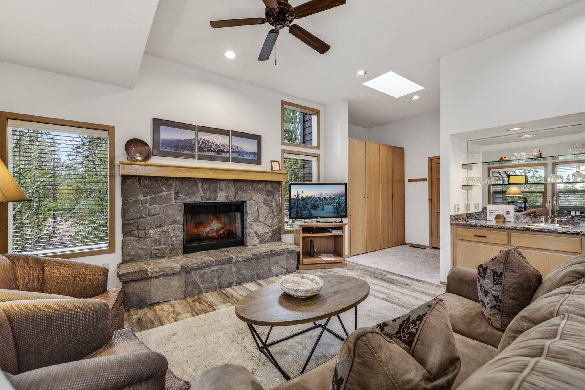 57319 Beaver Ridge Loop, Unit 2 Sunriver, OR 97707 - Photo 11 of 27 2025_12_17_57319_beaver_ridge_loop_unit2