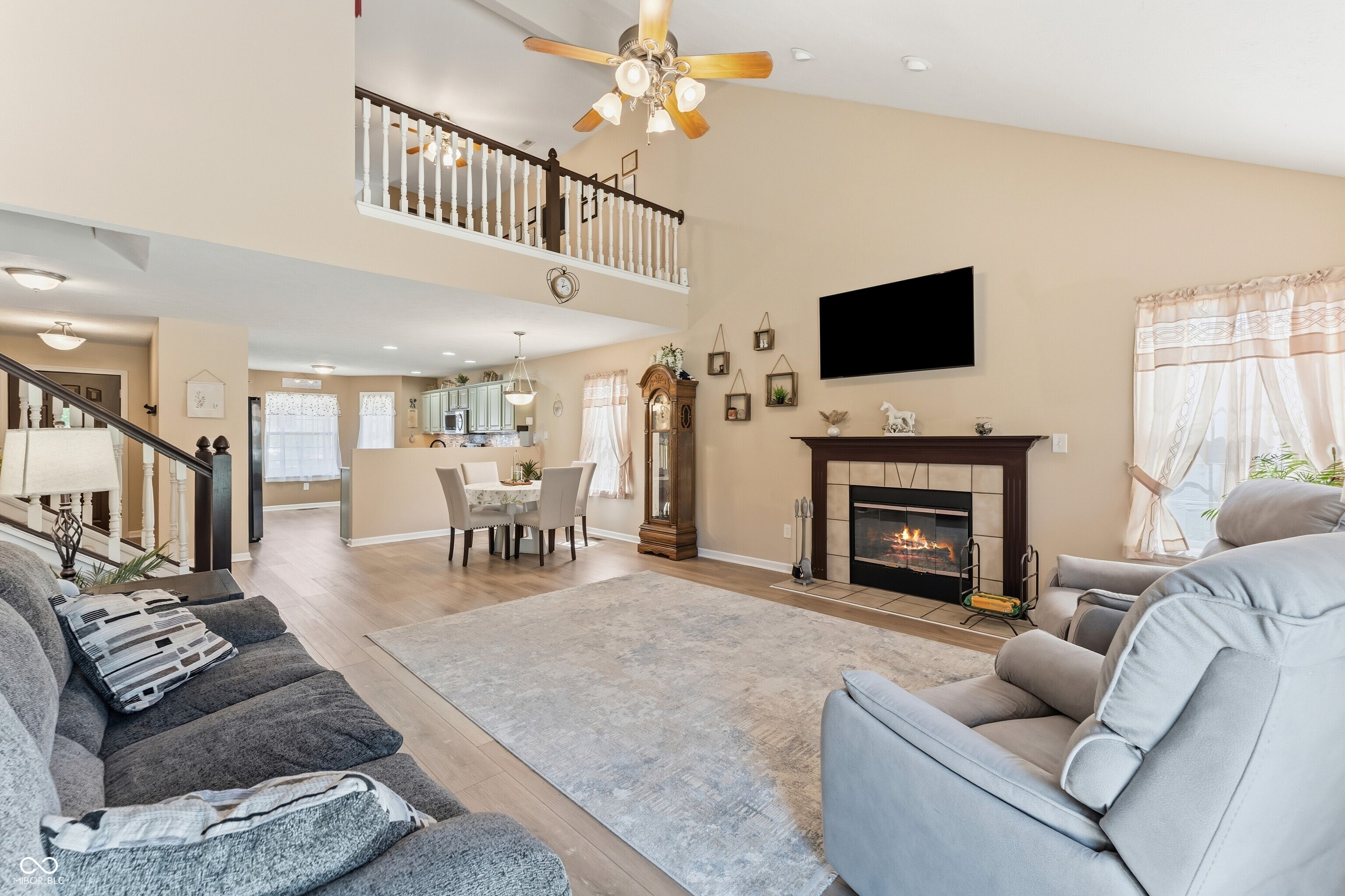 6075 Prairie Stream Way Columbus, IN 47203 - Photo 6 of 35
