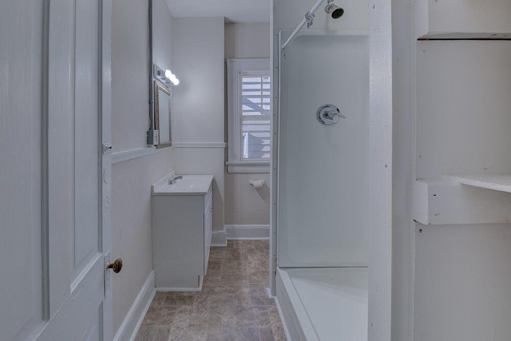 820 Oak Street, Unit 4 Chattanooga, TN 37403 - Photo 3 of 4 820 Oak 4 3