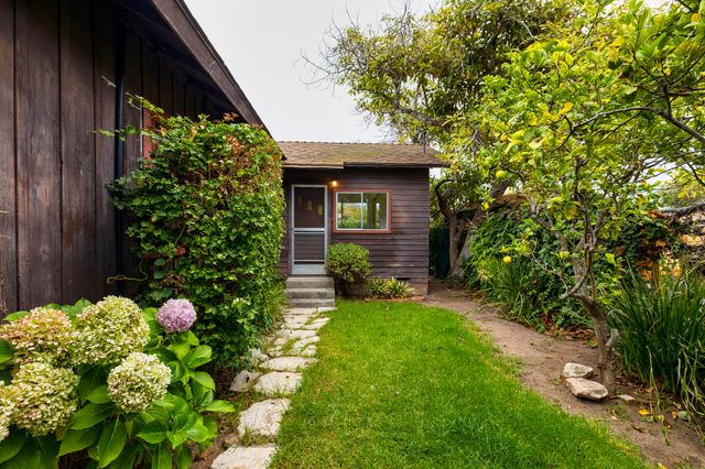 a view of empty room with floor to ceiling window