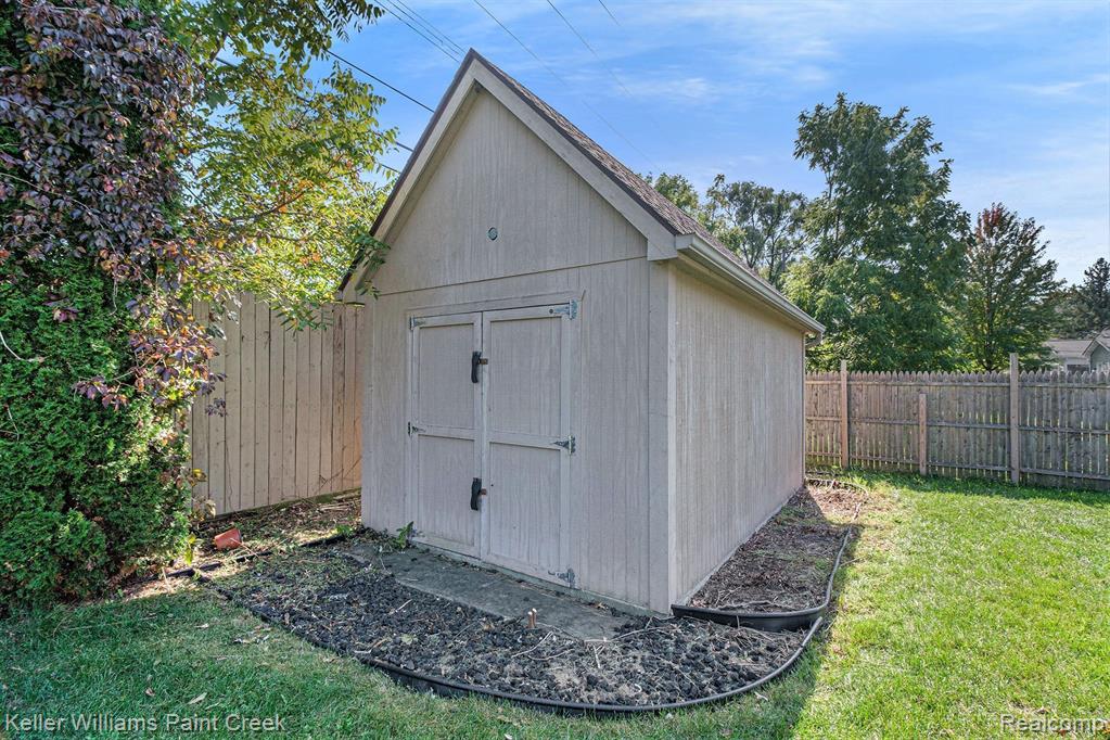 3141 Hessel Avenue Rochester Hills, MI 48307 - Photo 28 of 32