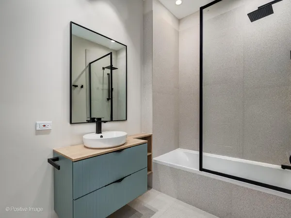 $4,450 | 1257 North Ashland Avenue, Unit 305, Chicago, IL 60622