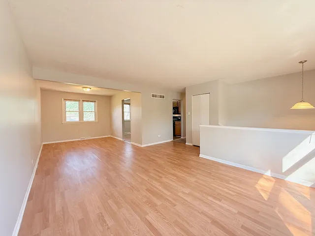 $240,000 | 4932 Imperial Drive, Richton Park, IL 60471