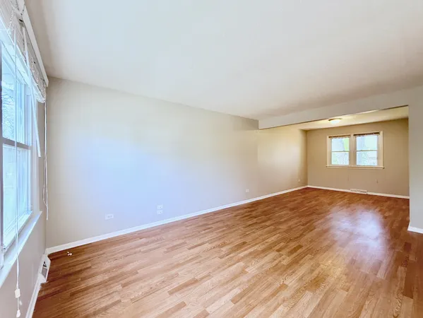 $210,000 | 4932 Imperial Drive, Richton Park, IL 60471