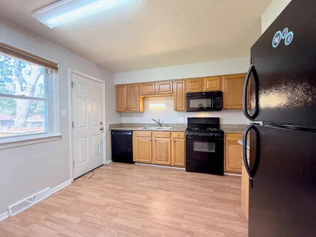 $240,000 | 4932 Imperial Drive, Richton Park, IL 60471