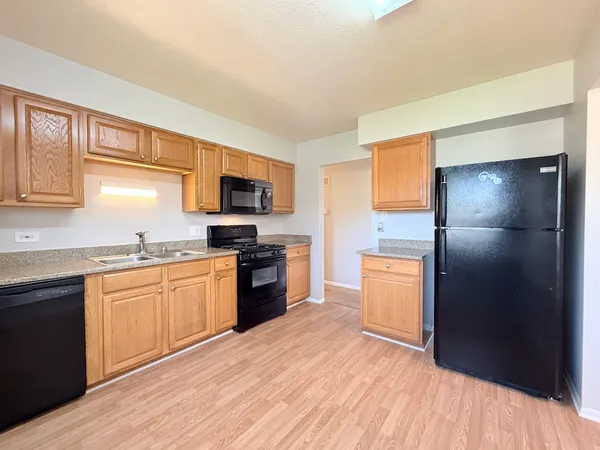 $210,000 | 4932 Imperial Drive, Richton Park, IL 60471