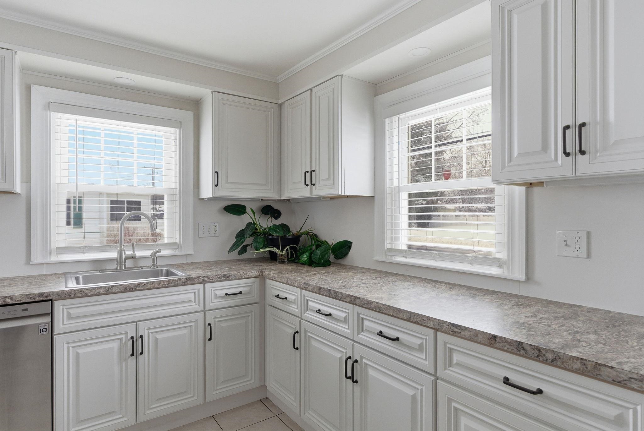 25 East Dunstable Road Nashua, NH 03060 - Photo 9 of 40 Gallery Image 9
