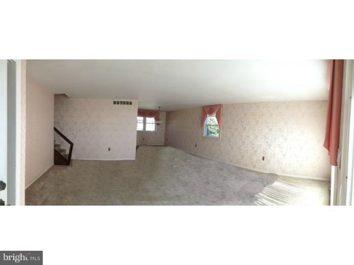 1008 Creswood Road Philadelphia, PA 19115 - Photo 4 of 16 Living Room