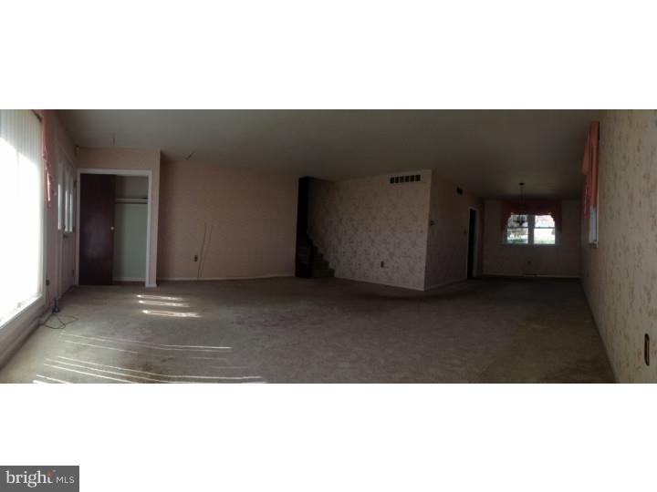 1008 Creswood Road Philadelphia, PA 19115 - Photo 5 of 16 Living Room