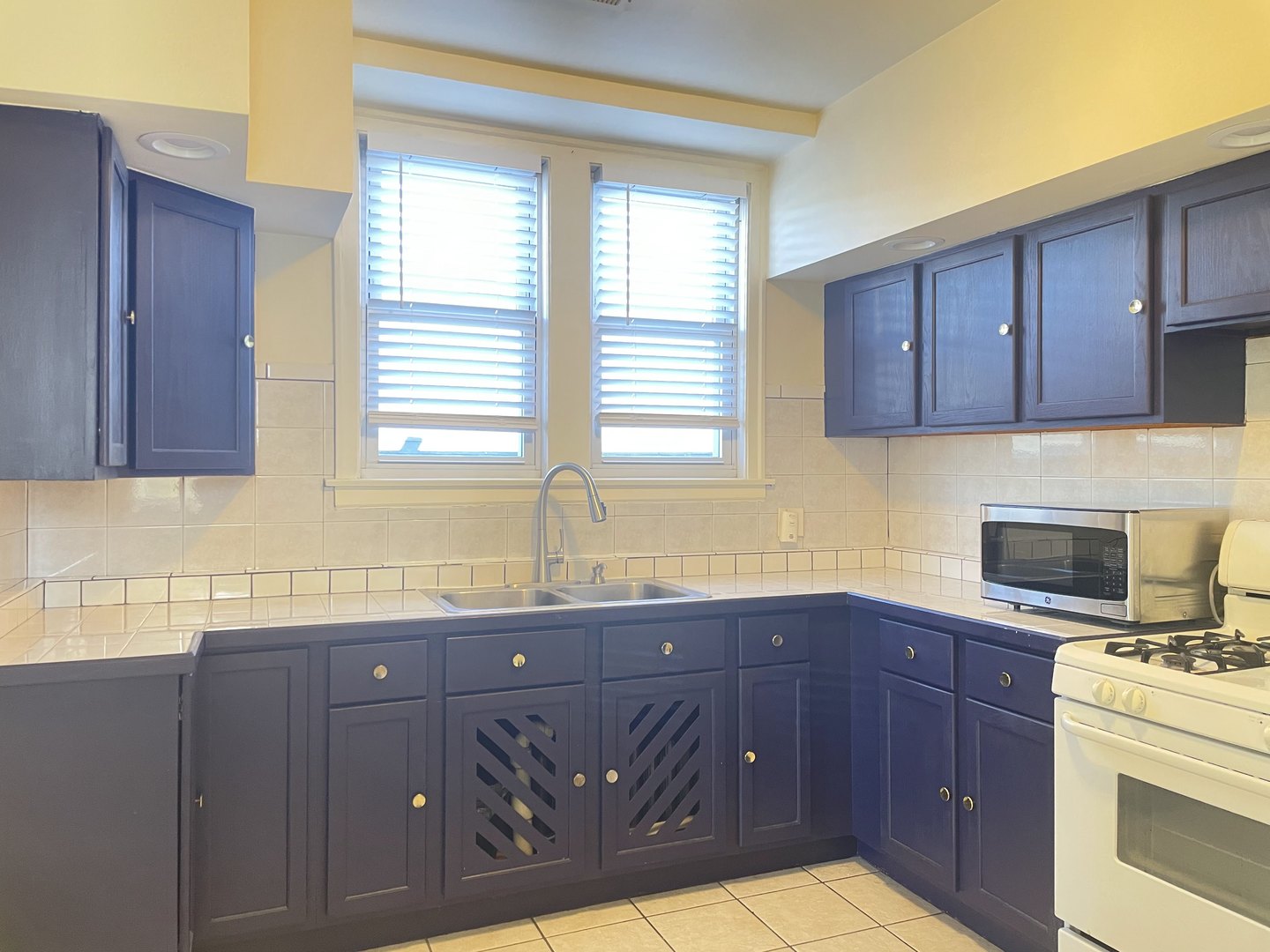 6214 South Kilpatrick Avenue, Unit 2 Chicago, IL 60629 - Photo 4 of 8