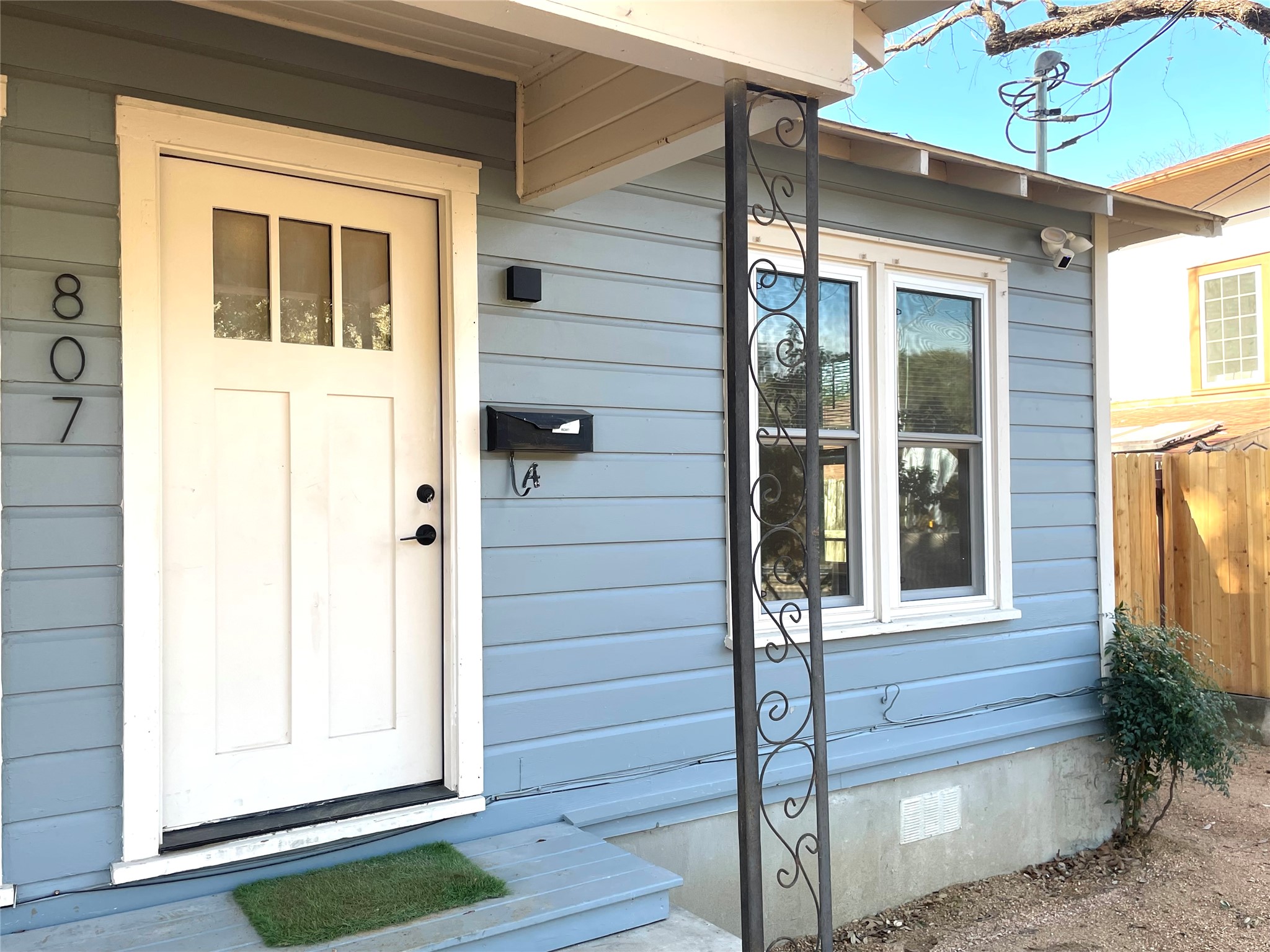 Property entrance with crawl space