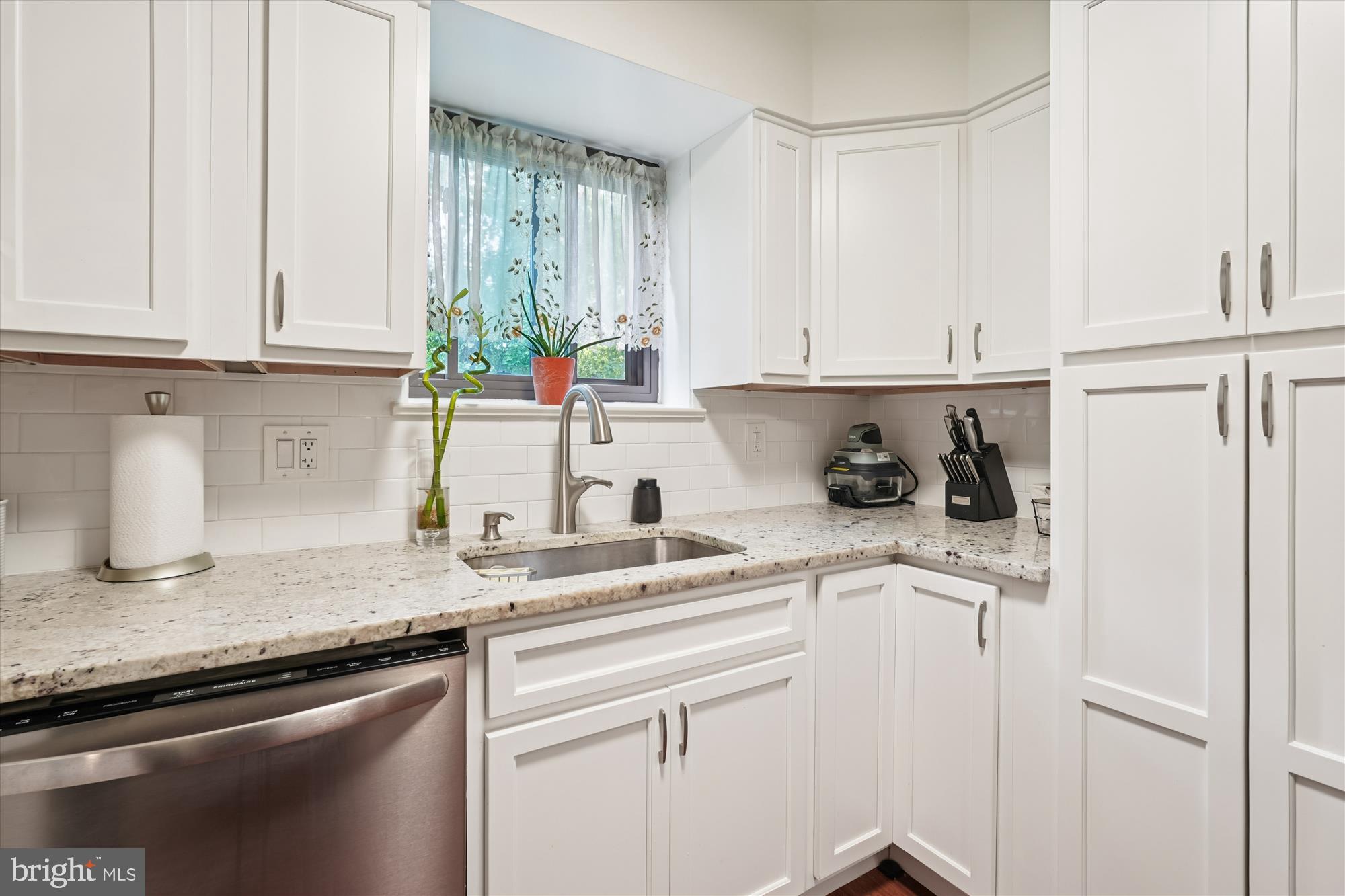17800 Buehler Road, Unit 3 Olney, MD 20832 - Photo 8 of 28 Remodeled Kitchen with Granite & Stainless