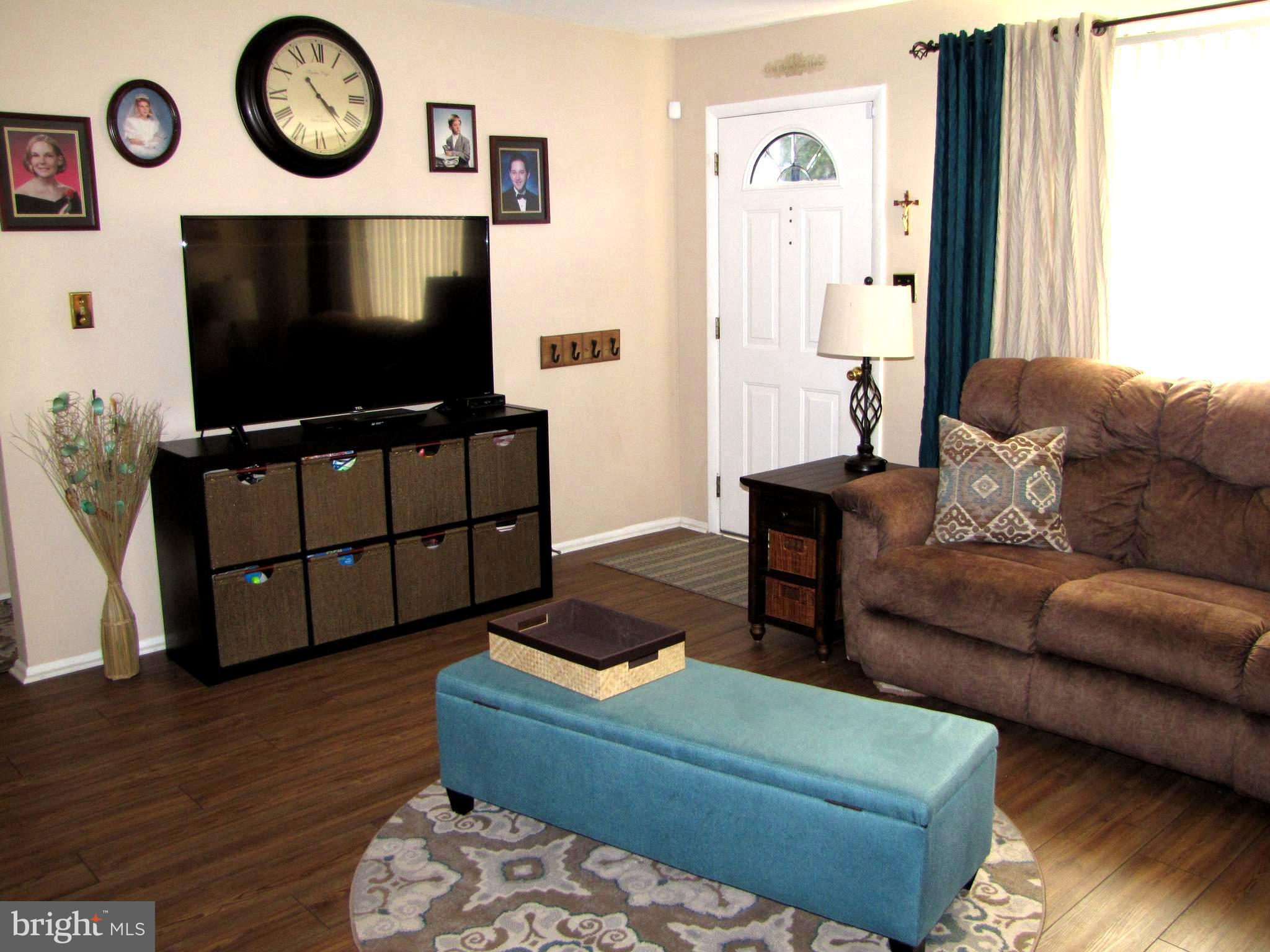 7767 Notley Road Pasadena, MD 21122 - Photo 3 of 31 Living Room