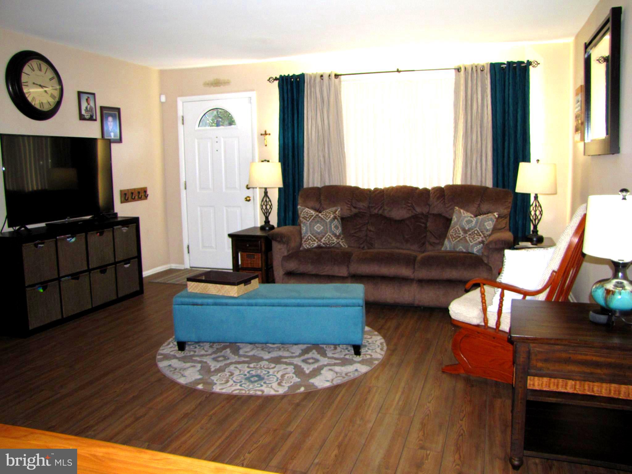 7767 Notley Road Pasadena, MD 21122 - Photo 4 of 31 Living Room
