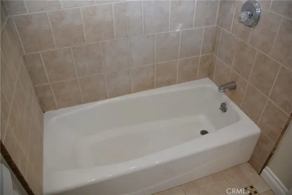 $1,975 | Undisclosed Address, Costa Mesa, CA 92627