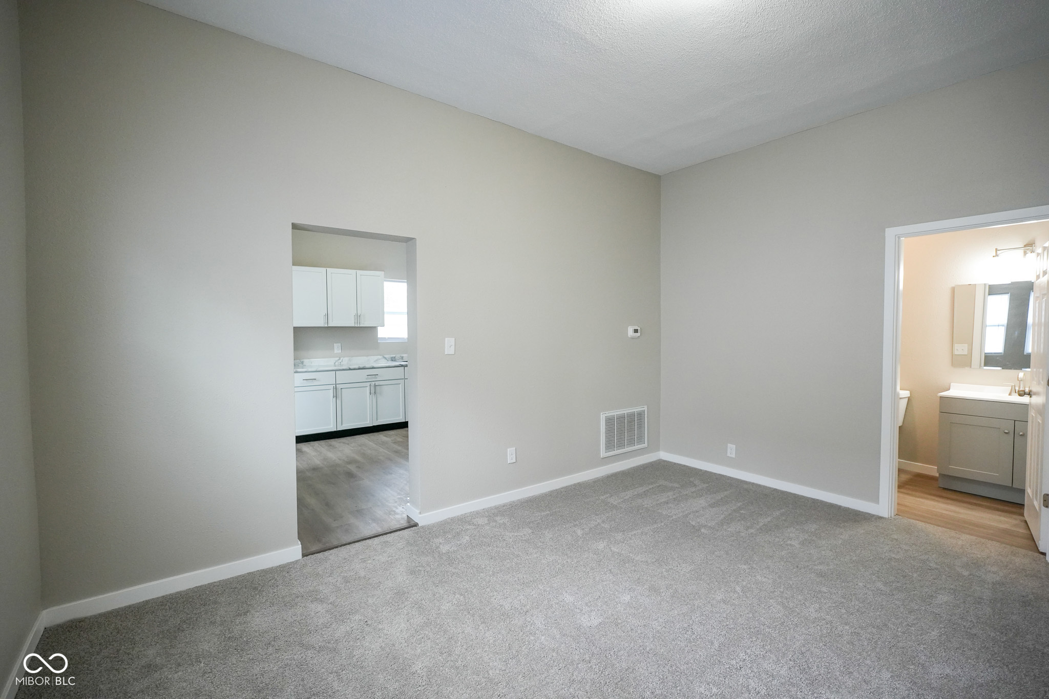 1107 West 3rd Street Anderson, IN 46016 - Photo 4 of 20