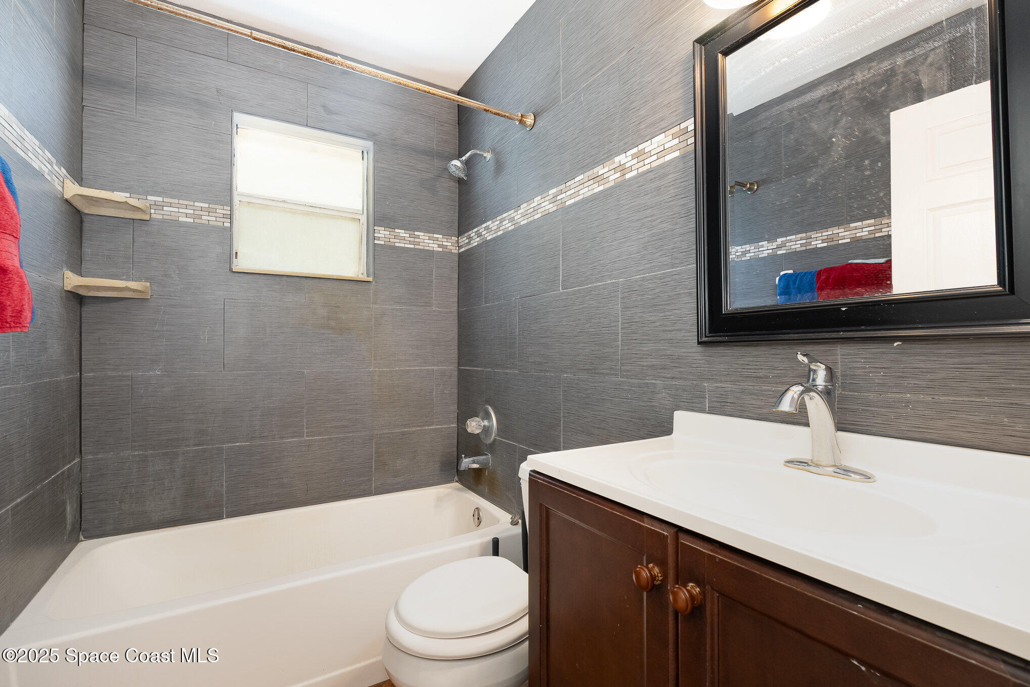 881 Gena Road Southwest Palm Bay, FL 32908 - Photo 15 of 23 Hall Bathroom