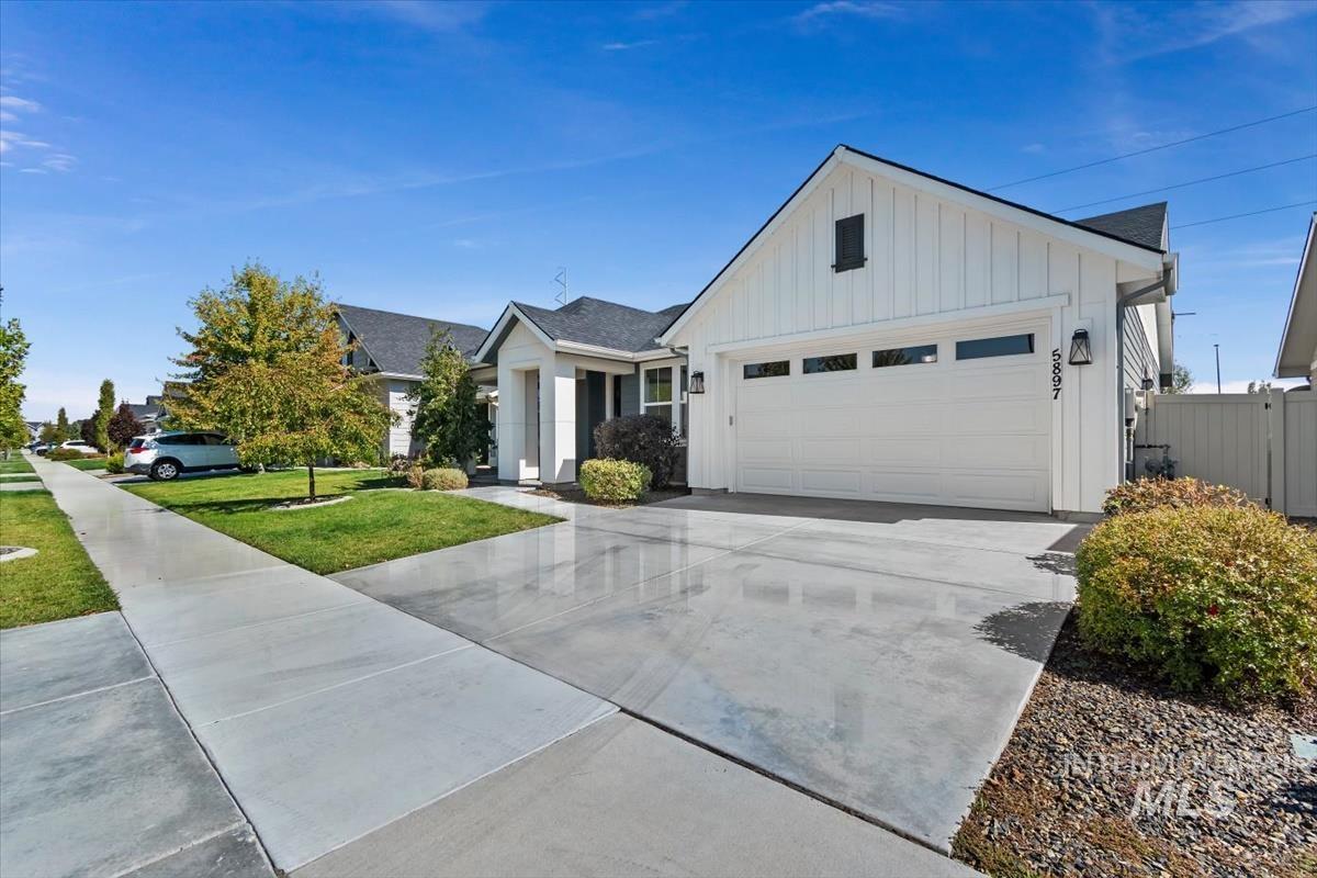 5897 West Riva Capri Street Meridian, ID 83646 - Photo 36 of 50 Front house
