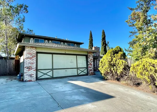 a view of a garage