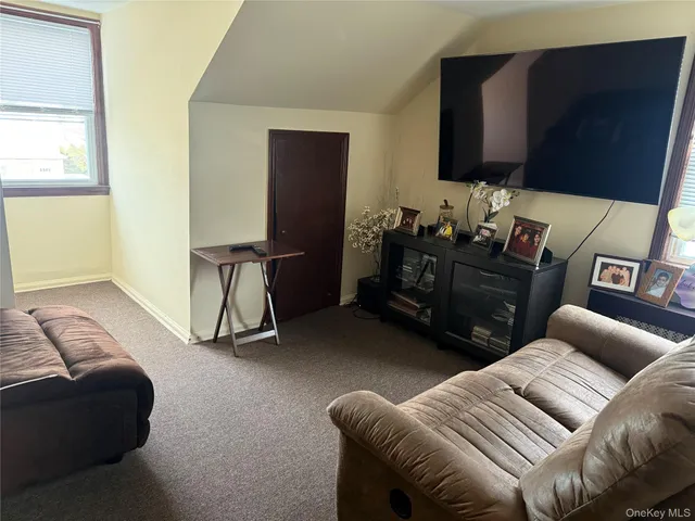 $2,200 | 231 Jefferson Avenue, Unit 2, Mineola, NY 11501