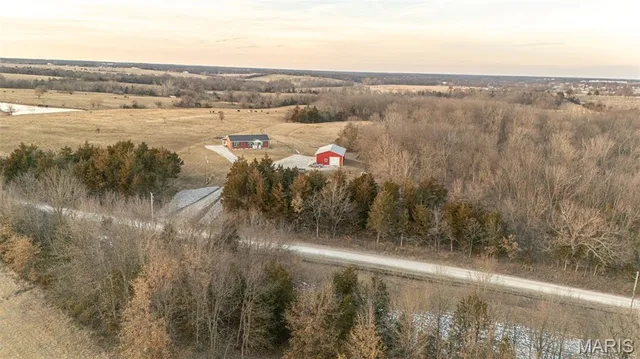 $380,000 | 42046 Indiana Lane, Perry, MO 63462