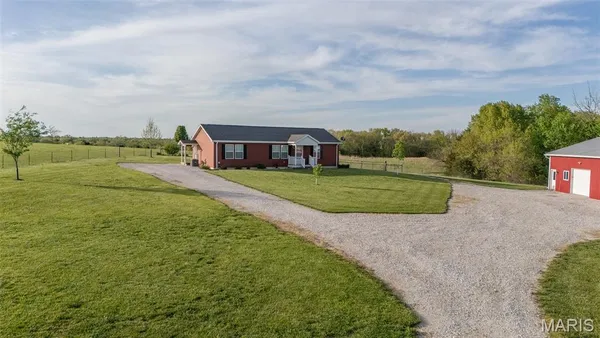 $380,000 | 42046 Indiana Lane, Perry, MO 63462