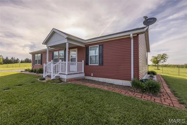 $380,000 | 42046 Indiana Lane, Perry, MO 63462