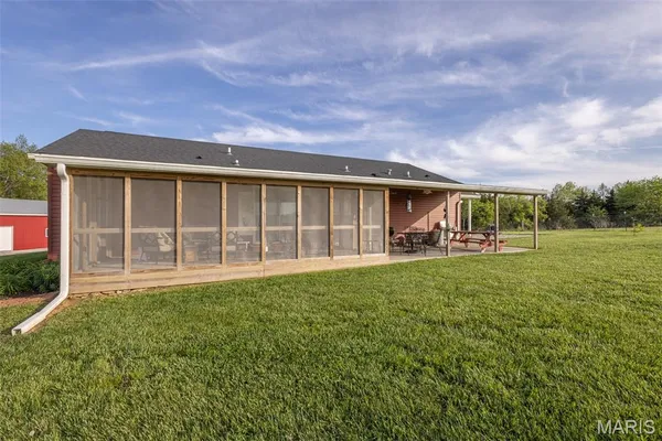 $380,000 | 42046 Indiana Lane, Perry, MO 63462