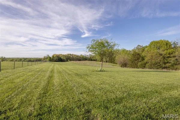$380,000 | 42046 Indiana Lane, Perry, MO 63462