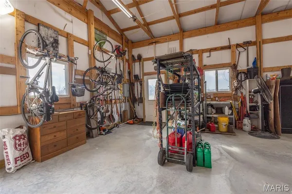 $380,000 | 42046 Indiana Lane, Perry, MO 63462