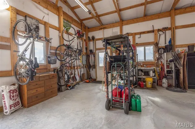 $380,000 | 42046 Indiana Lane, Perry, MO 63462