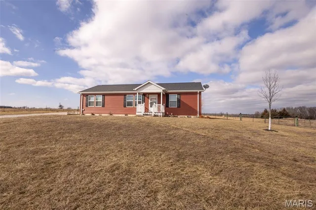 $380,000 | 42046 Indiana Lane, Perry, MO 63462