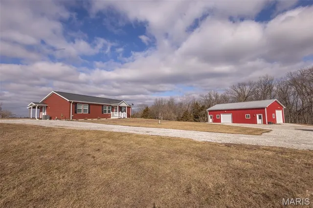 $380,000 | 42046 Indiana Lane, Perry, MO 63462