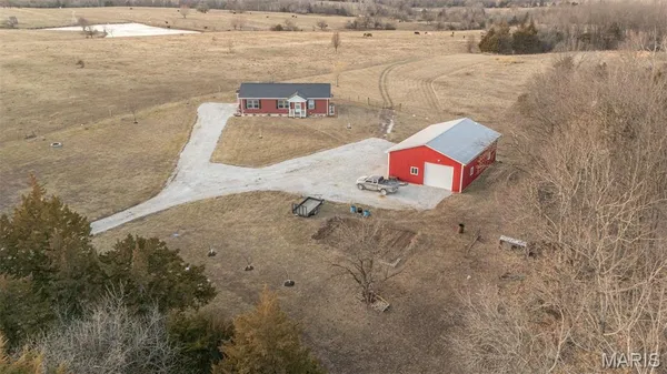 $380,000 | 42046 Indiana Lane, Perry, MO 63462