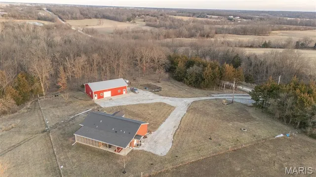 $380,000 | 42046 Indiana Lane, Perry, MO 63462