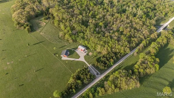 $380,000 | 42046 Indiana Lane, Perry, MO 63462