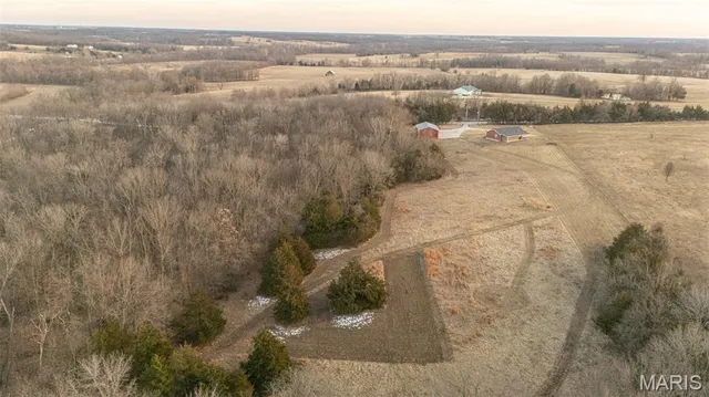 $380,000 | 42046 Indiana Lane, Perry, MO 63462