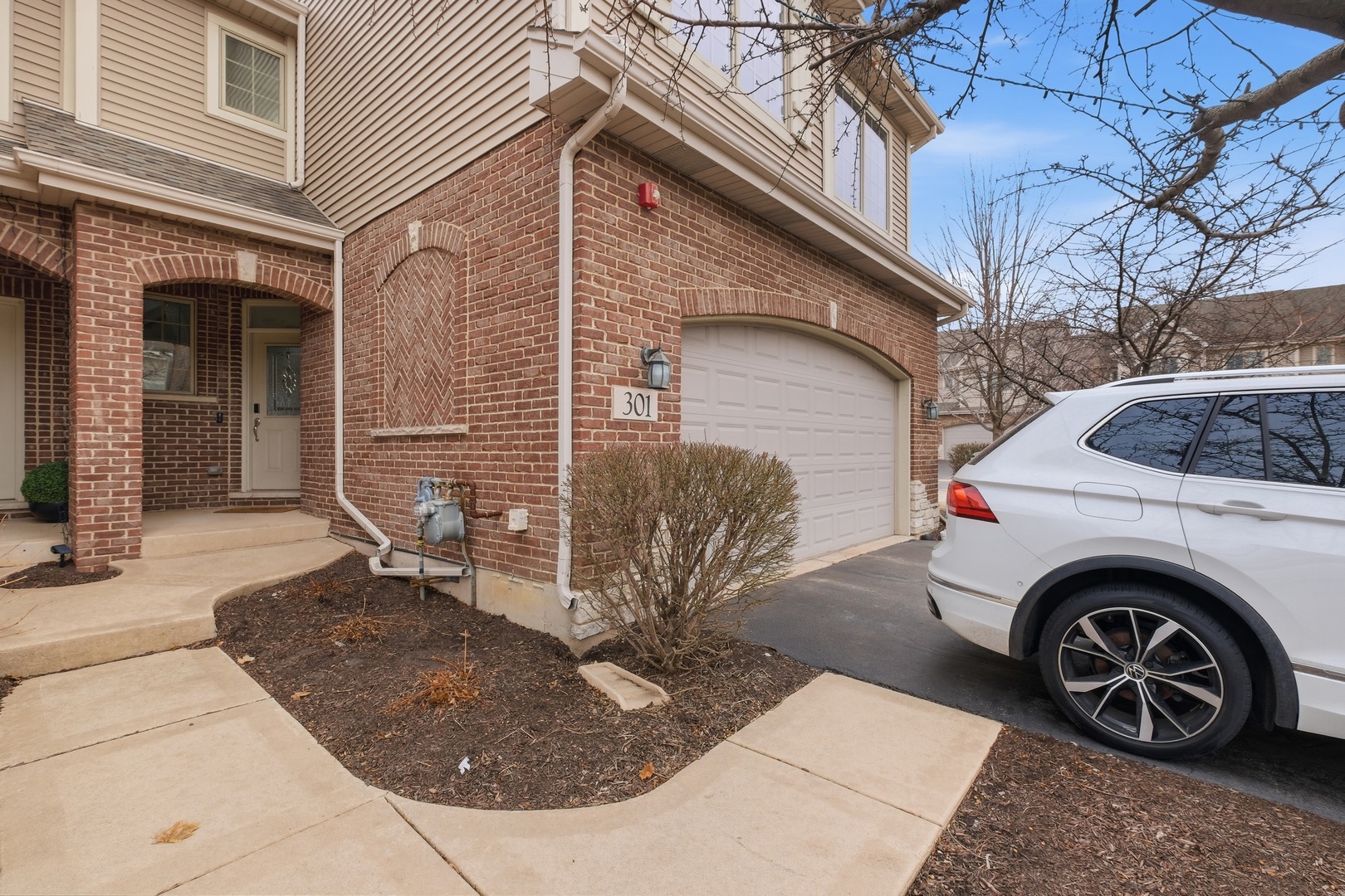 301 Nicole Way Itasca, IL 60143 - Photo 2 of 38 a view of a house with a back yard