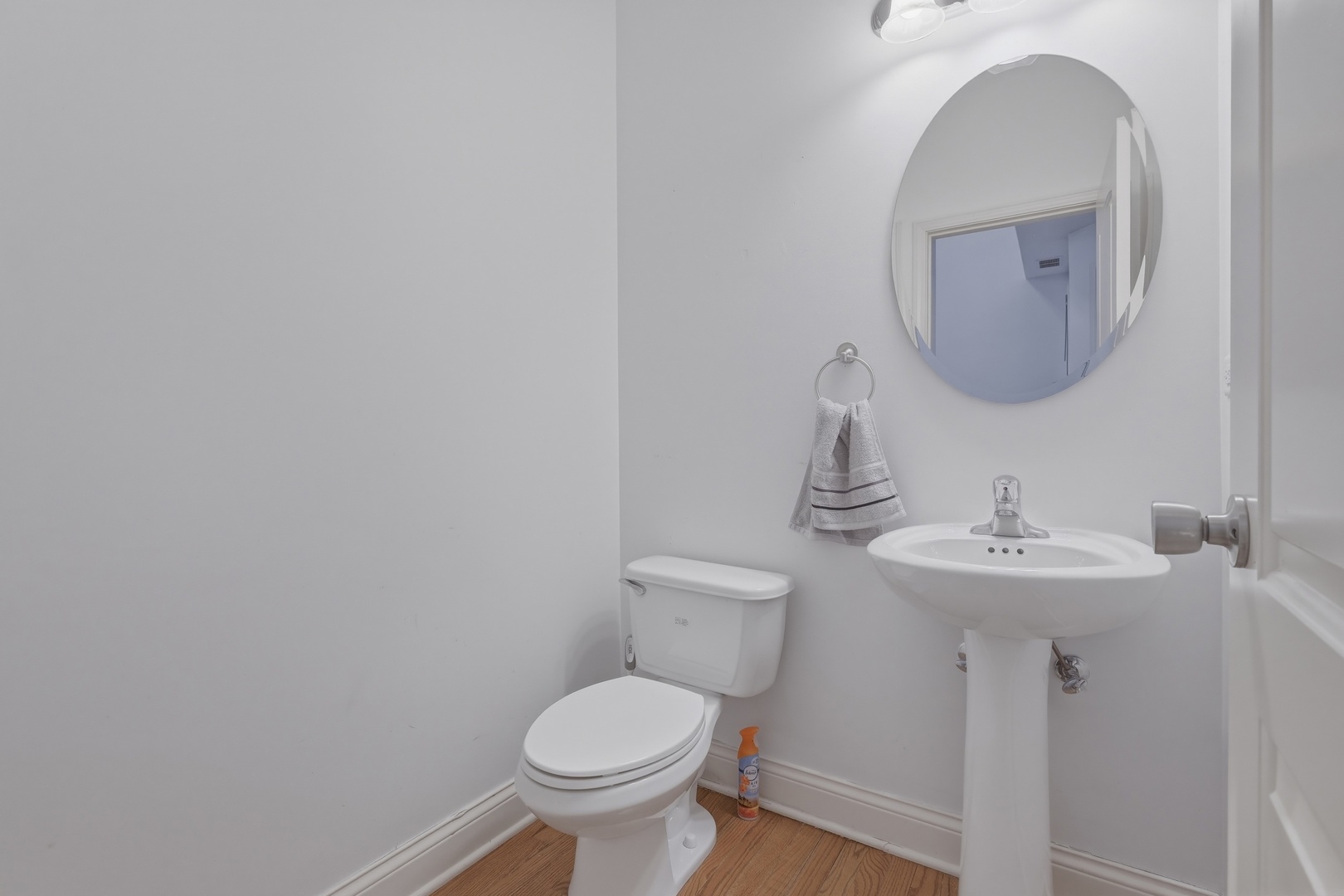 301 Nicole Way Itasca, IL 60143 - Photo 28 of 38 a bathroom with a toilet sink and mirror