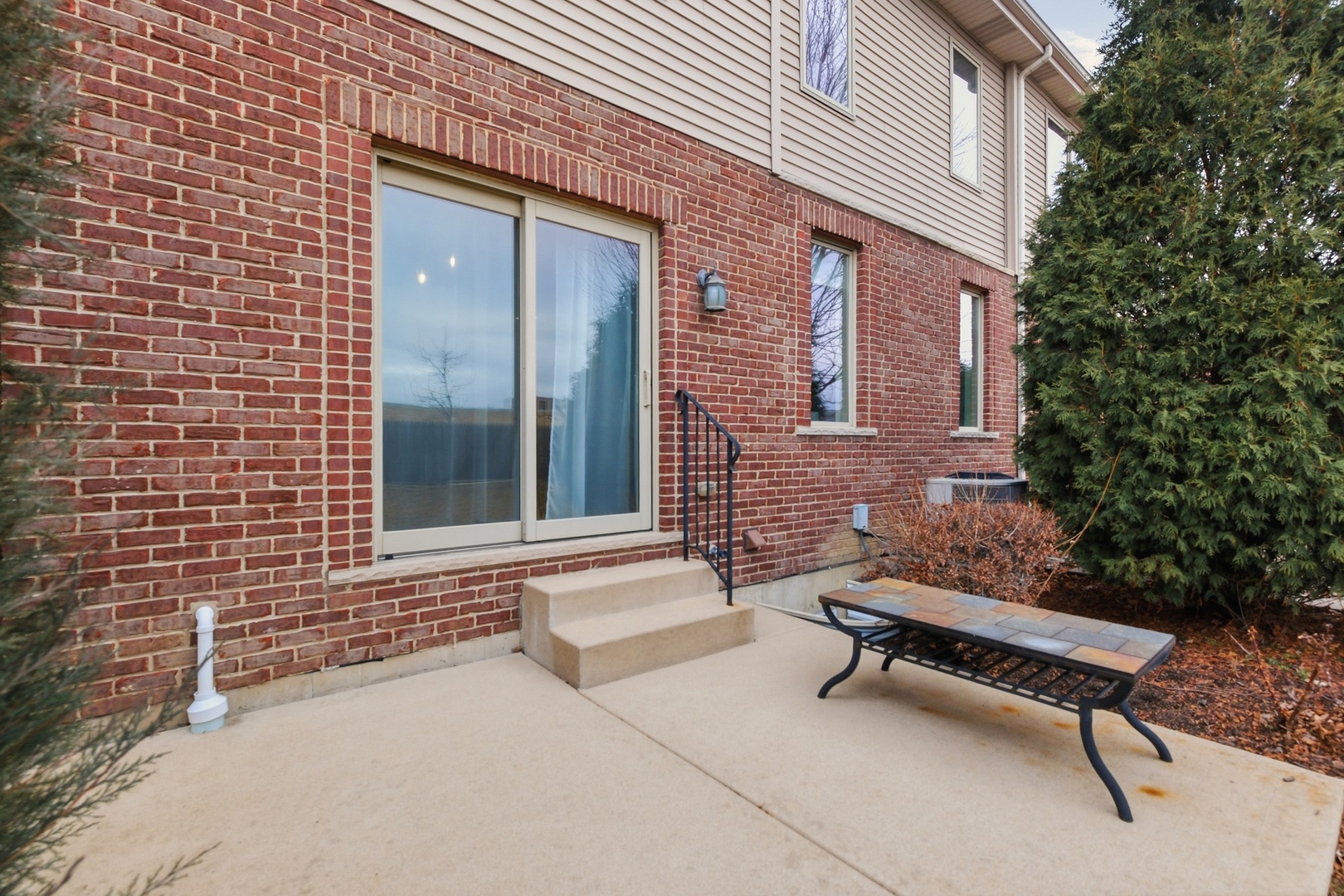 301 Nicole Way Itasca, IL 60143 - Photo 36 of 38 a backyard of a house with outdoor seating