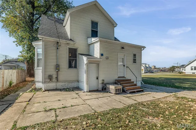 $139,000 | 928 South High Street, Belleville, IL 62220