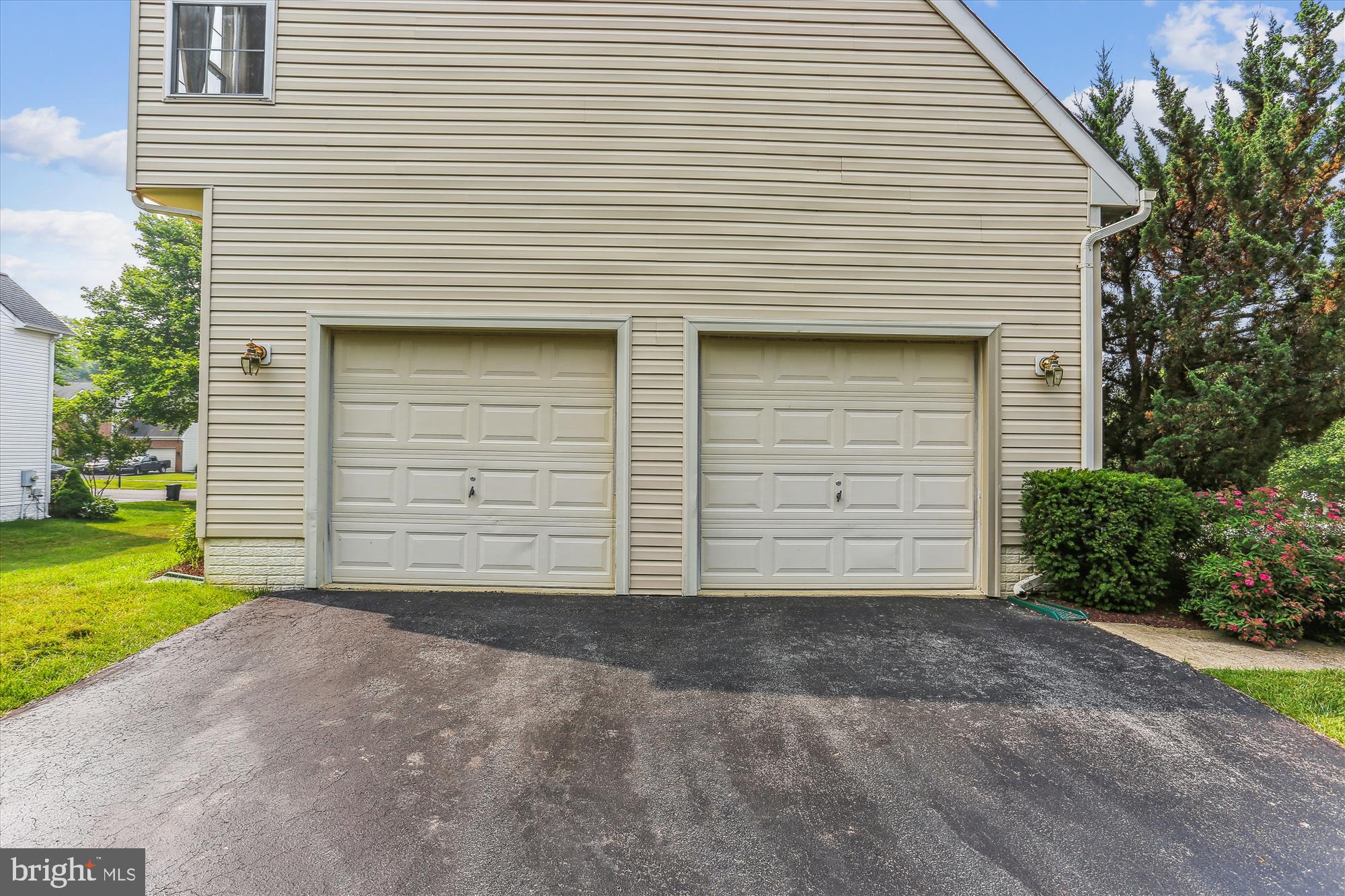 18617 Olney Mill Road Olney, MD 20832 - Photo 49 of 64 Side Load Garage