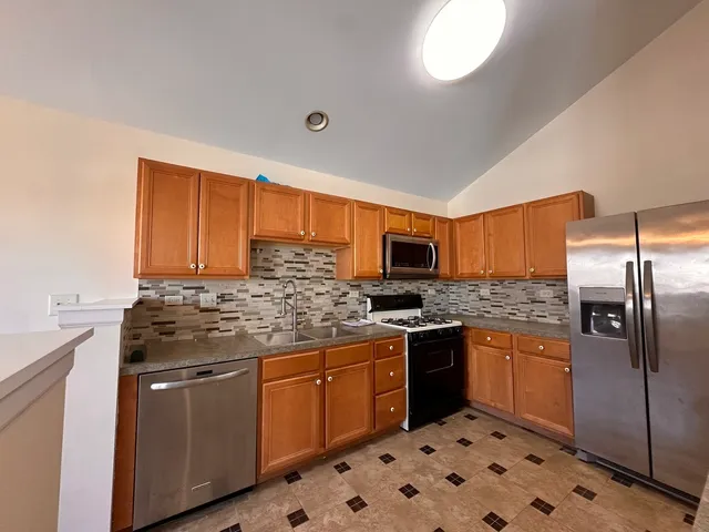 $3,000 | 437 Pine Lake Circle, Vernon Hills, IL 60061