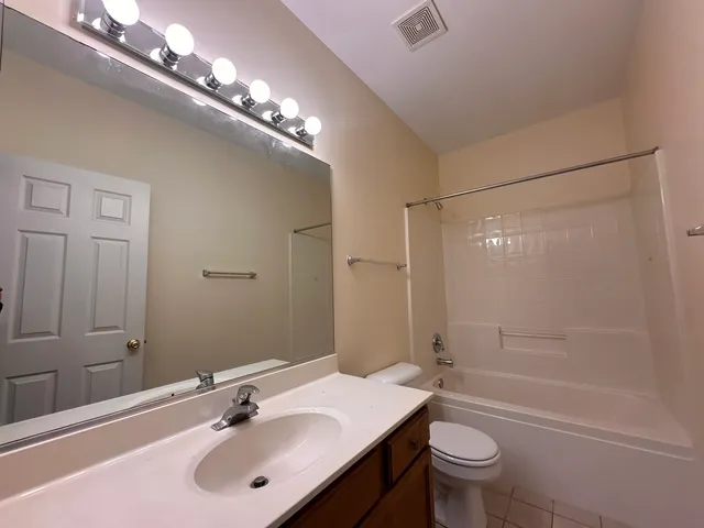 $3,000 | 437 Pine Lake Circle, Vernon Hills, IL 60061